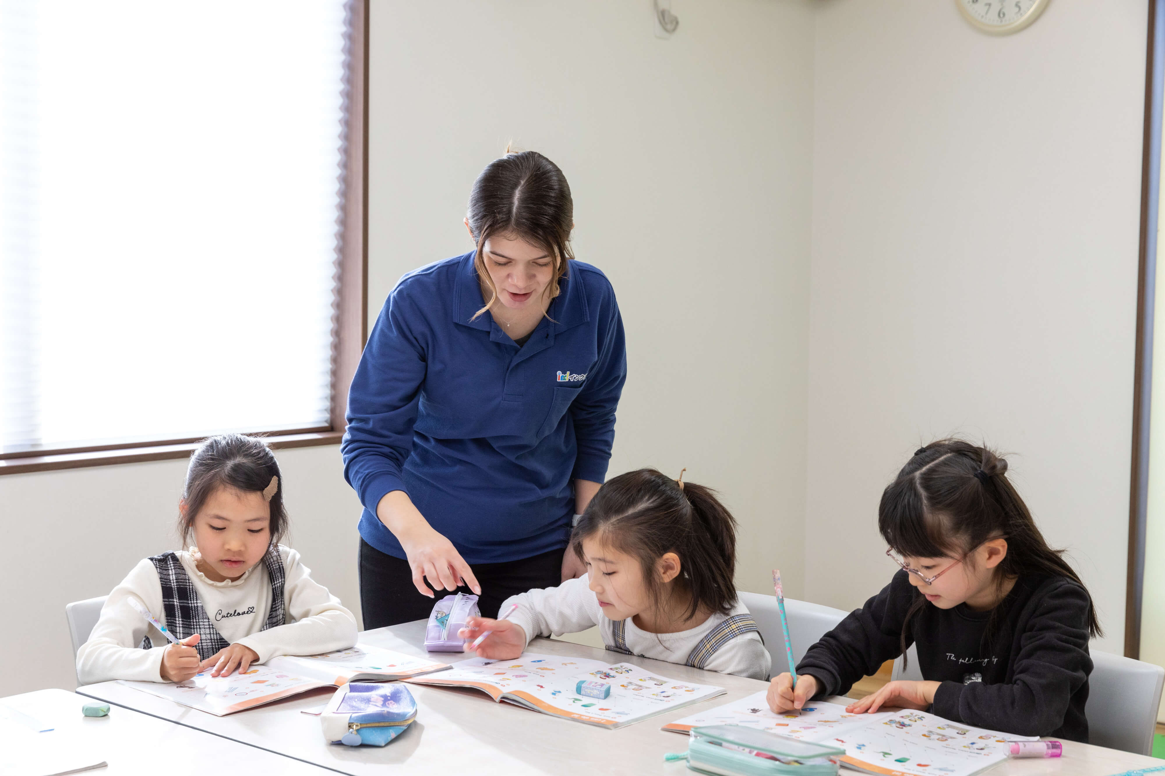 バイリンガル日本人講師による小学生レッスン