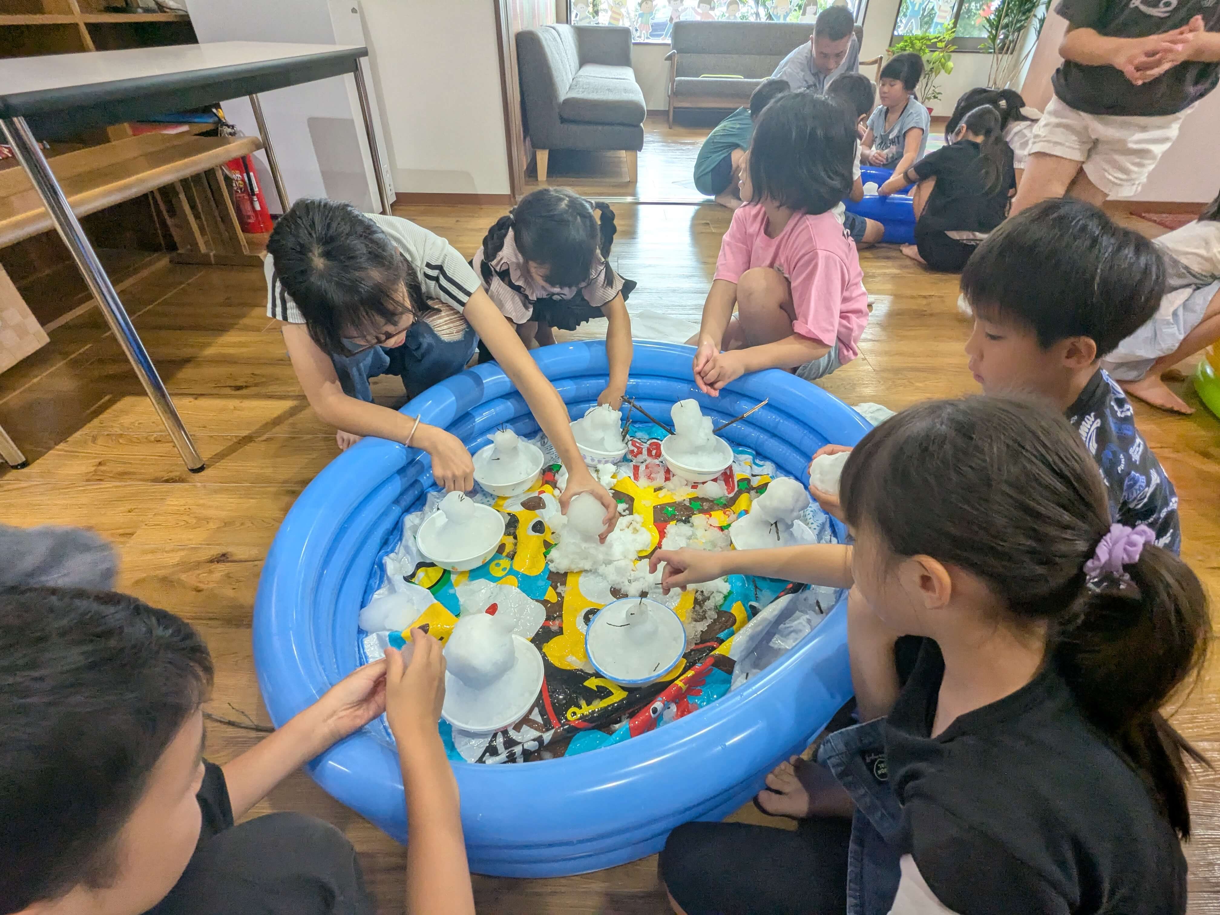 子どもたちが協力して活動している様子